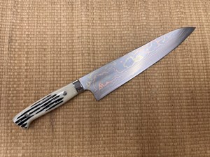图片 佐治武士 彩虹 青鋼 白鹿角柄 牛刀